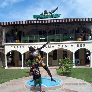 Meet your Posher, Lawrence